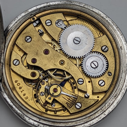 古董 Ulysse Nardin 懷錶銀色側邊士兵雕刻錶殼效果很好
